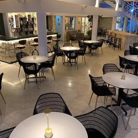 Aparthotel Vrachia & - Adults Only Kissonerga